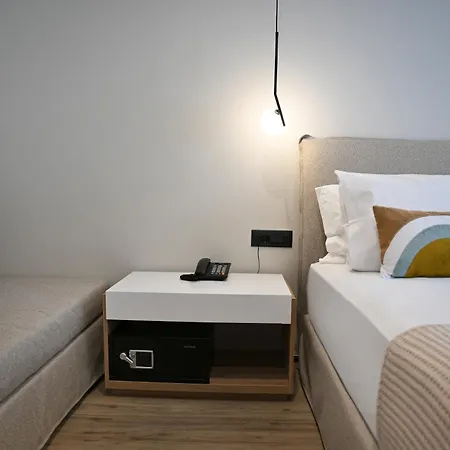 Muze ホテル クサミル